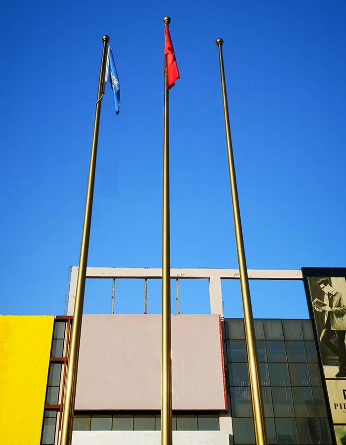 Titanový horizontální vlajkový stožár